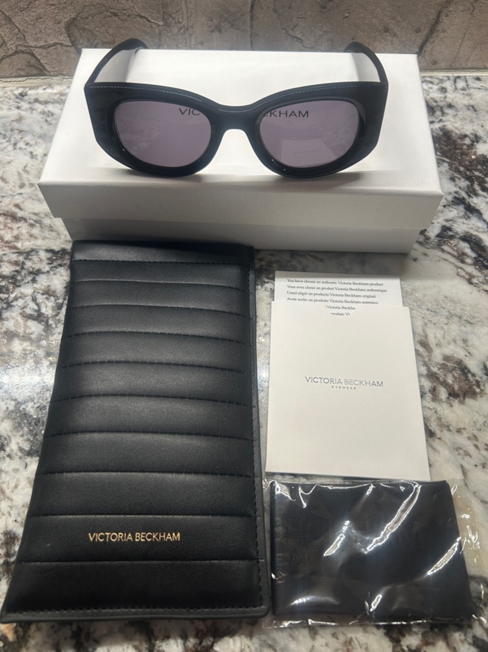 Victoria Beckham Black Frame Sunglasses with Lavender Lenses all inclusion NEW